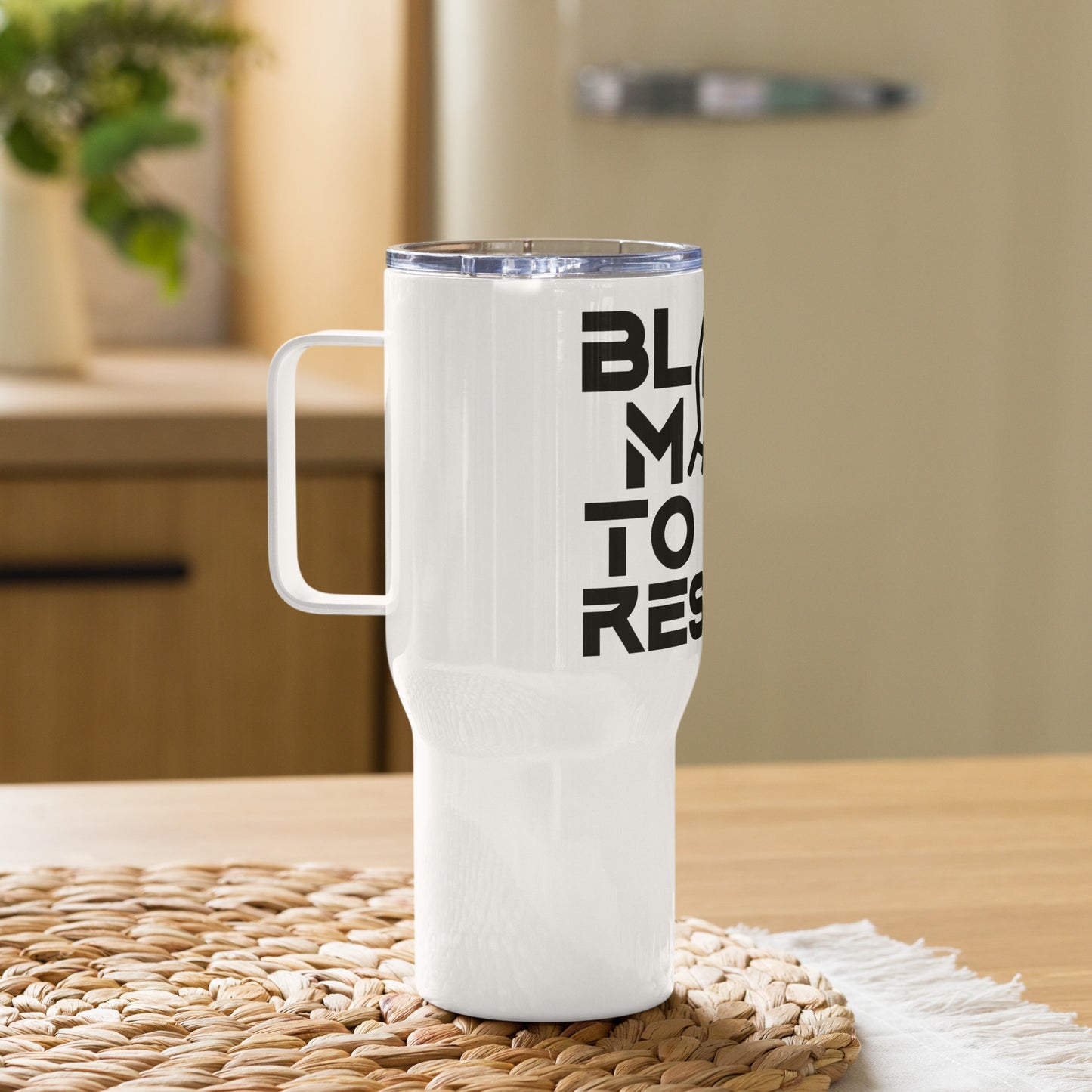 Travel mug with a handle